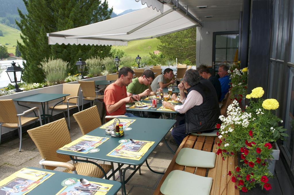 Hotel-Restaurant Sternen Nesslau ภายนอก รูปภาพ